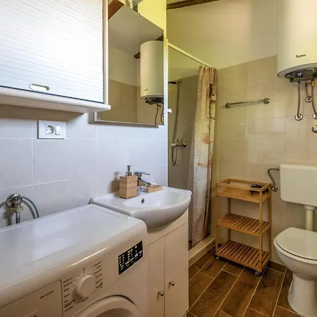 펜션 2 Bedroom Gorgeous In 크르니카