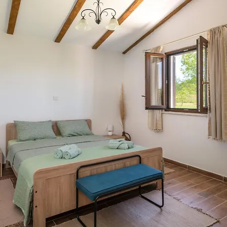 펜션 2 Bedroom Gorgeous In 크르니카