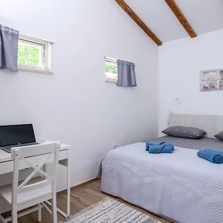 펜션 2 Bedroom Gorgeous In 크르니카